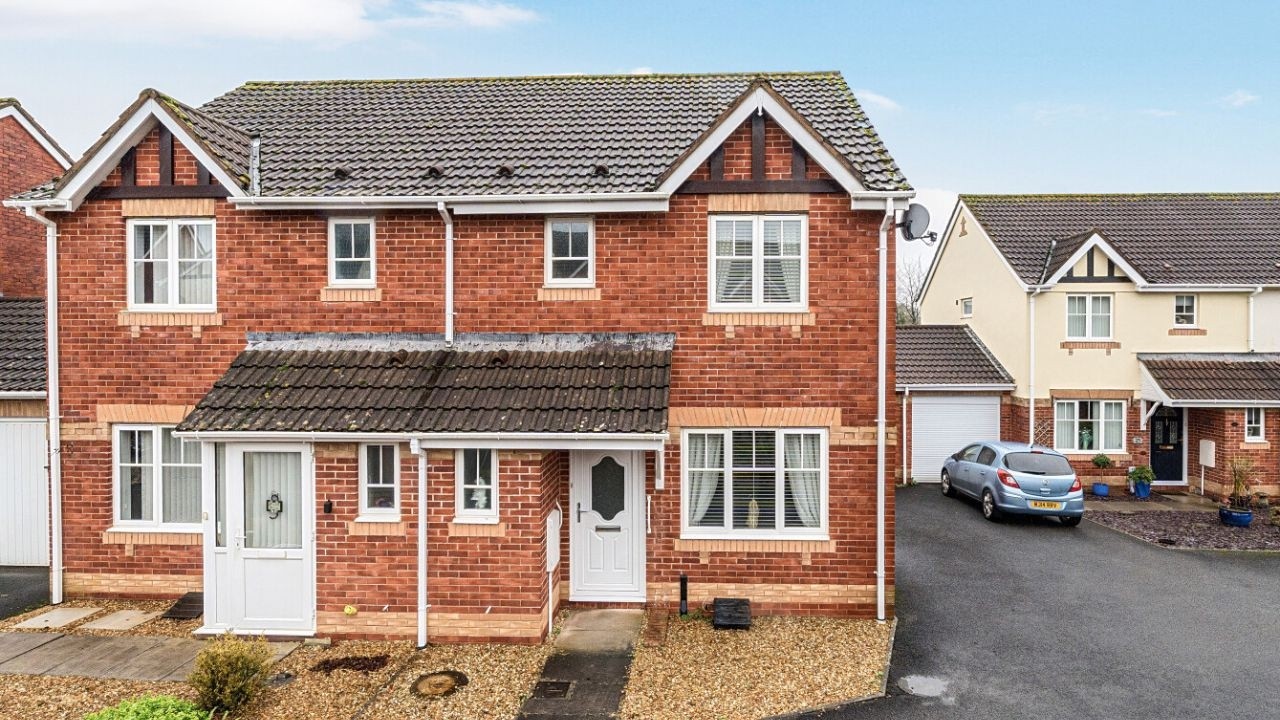19 Larks Rise, Cullompton