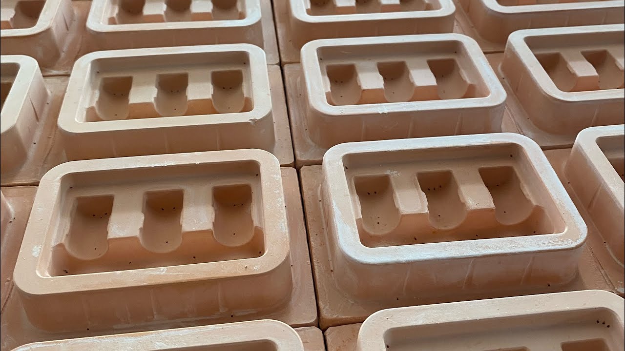 Vacuum forming process for manufacturing the inner tray of small bottle inside red flocked tin box