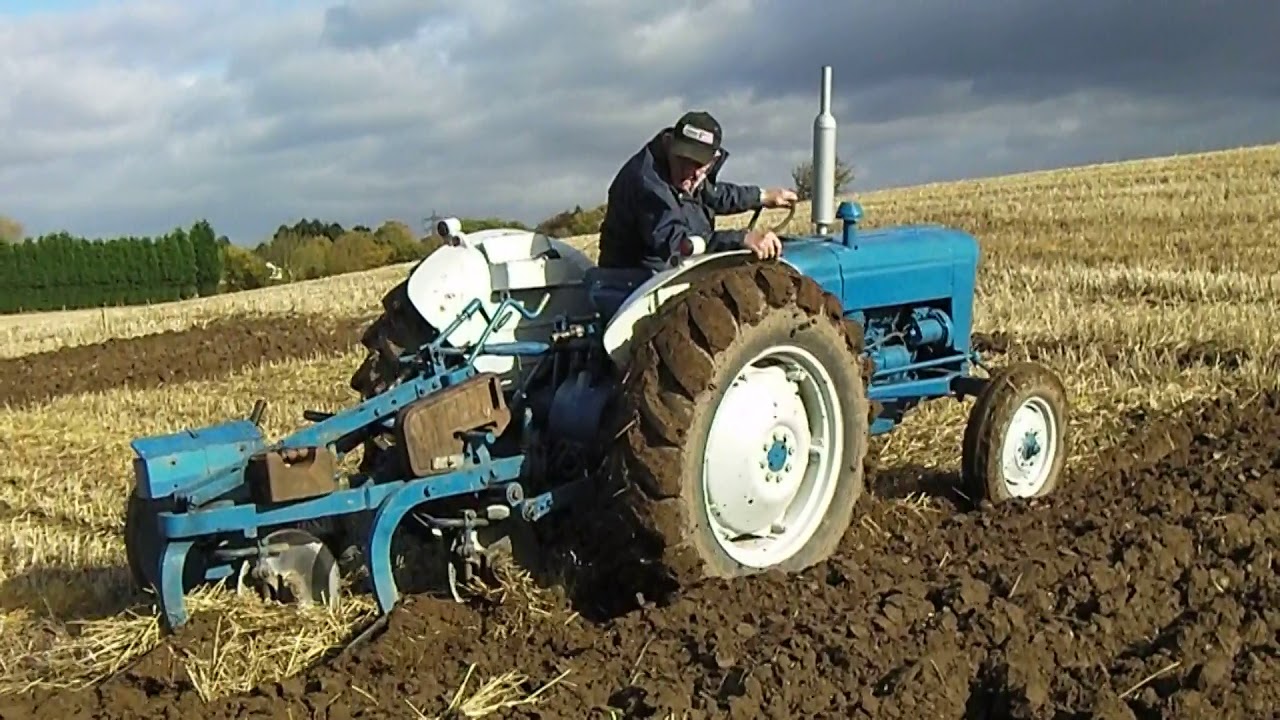 1962-1964 Fordson Super Dexta 2.5 Litre 3-Cyl Diesel Tractor (45HP) With Ramsomes Plough