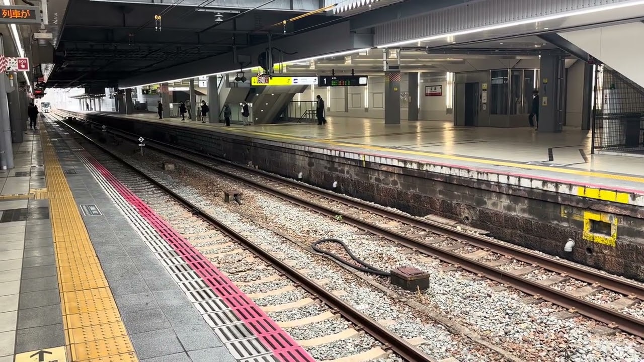 2026.3/3幡生入場回送227系500番代KIZAShi広島駅2番乗り場入線。到着。8345M。V01編成