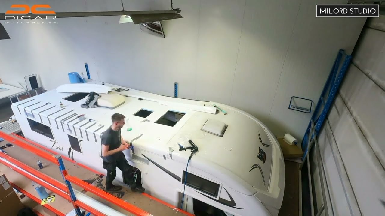 Timelapse // Roof replacement on McLouis Twid 73