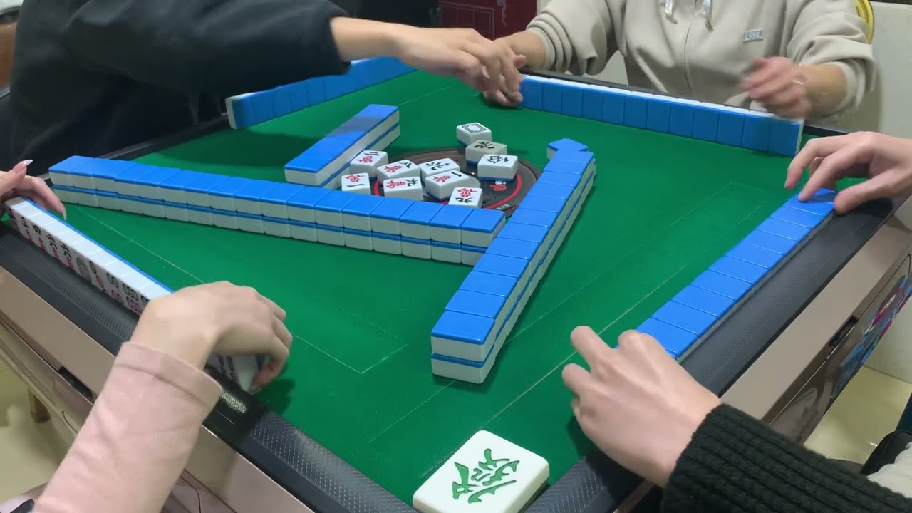［立直步步高特別篇]牛奶仔復出之役三回之三：搶槓，槓爆，開晒牌棟返起再打（非詐糊），全都有！去到最後才分出勝負。