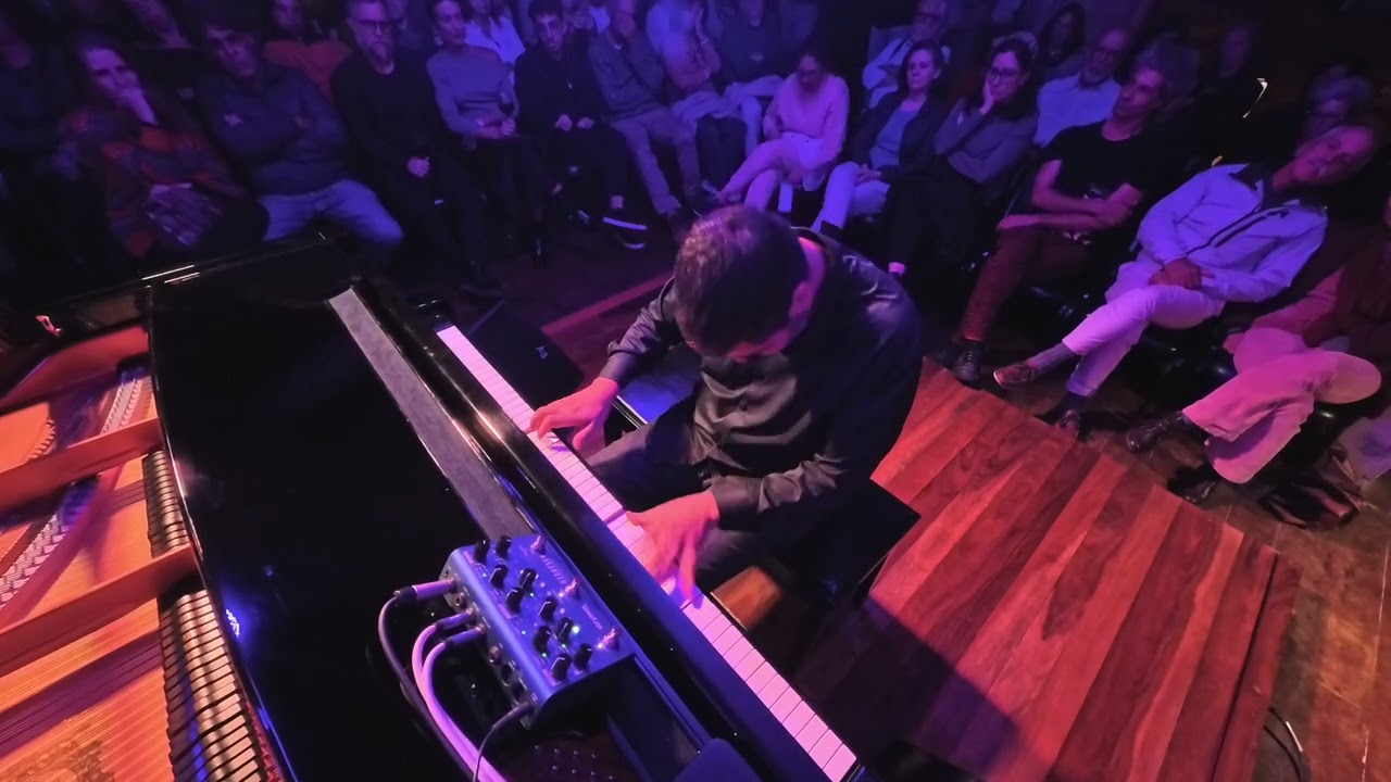 Miles Davis:SOLAR - Improvisation by André Mehmari