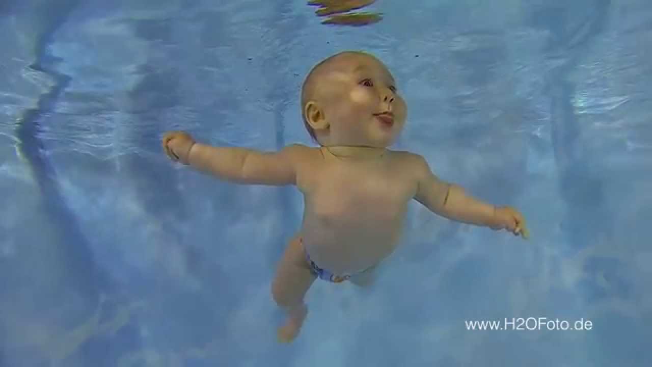 Babyschwimmen   Unterwasserfotos im Babyschwimmkurs