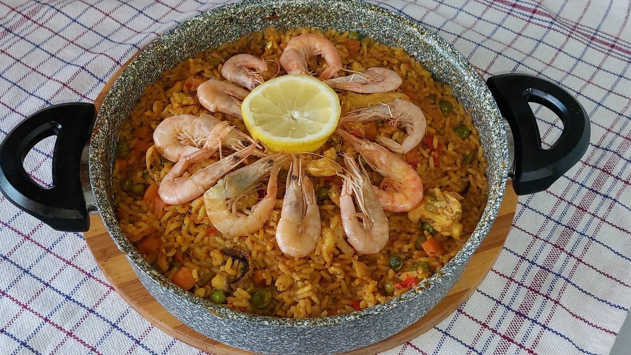 بايلا طبق الاسباني الشهير بفواكه البحر 🦐و الدجاج من أروع والذ الاطباق👌😋