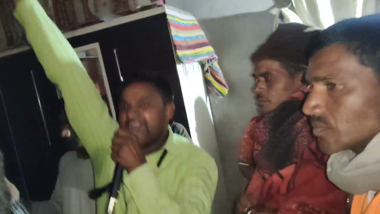 गवरी ना गणेश नि आरती उतरे अम्बे मां आवो एना जुग मा भवरकोट में आरती बोलते हुए बजरंग दल संयोजक सुबेश 