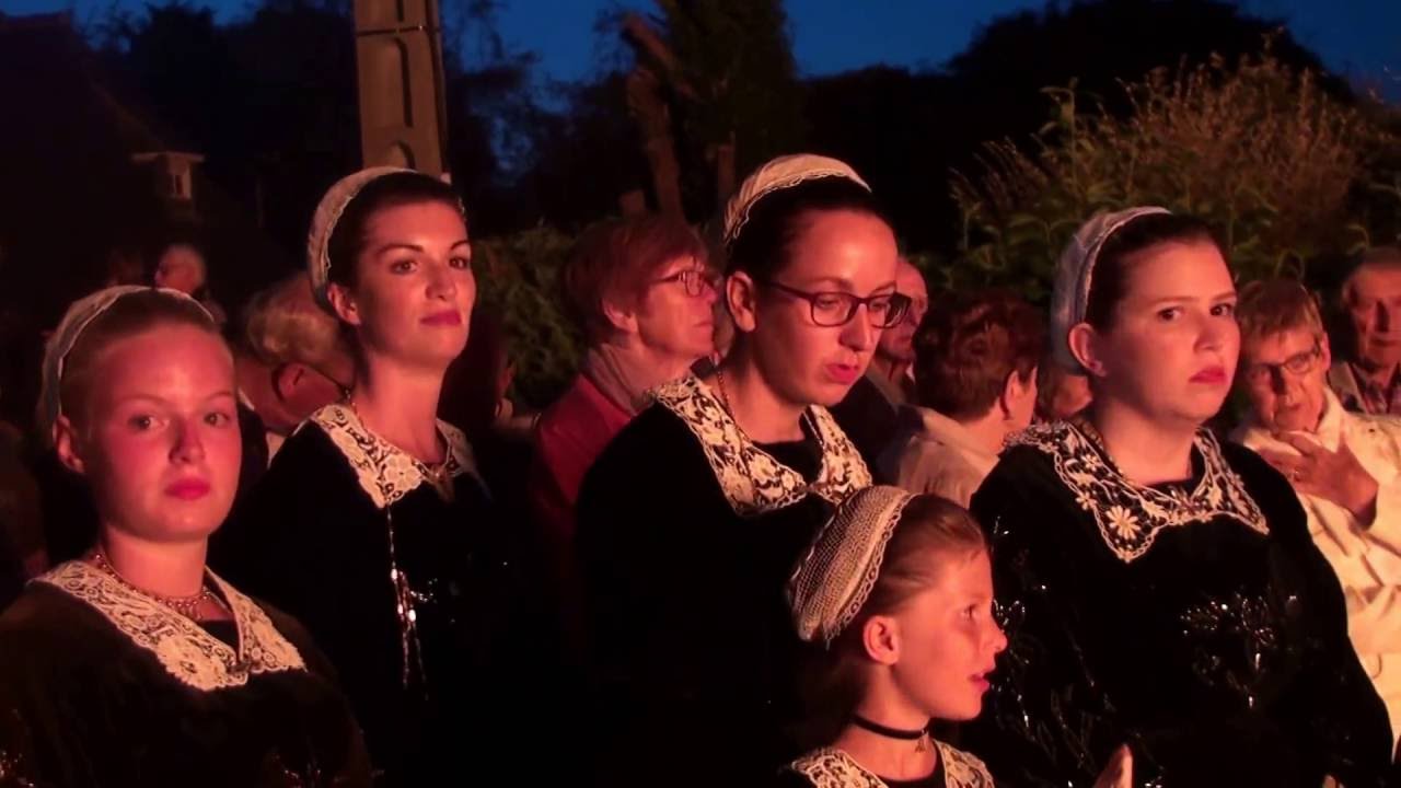 Pardon Itron Varia Notre Dame de ROSTRENEN 2016 la procession