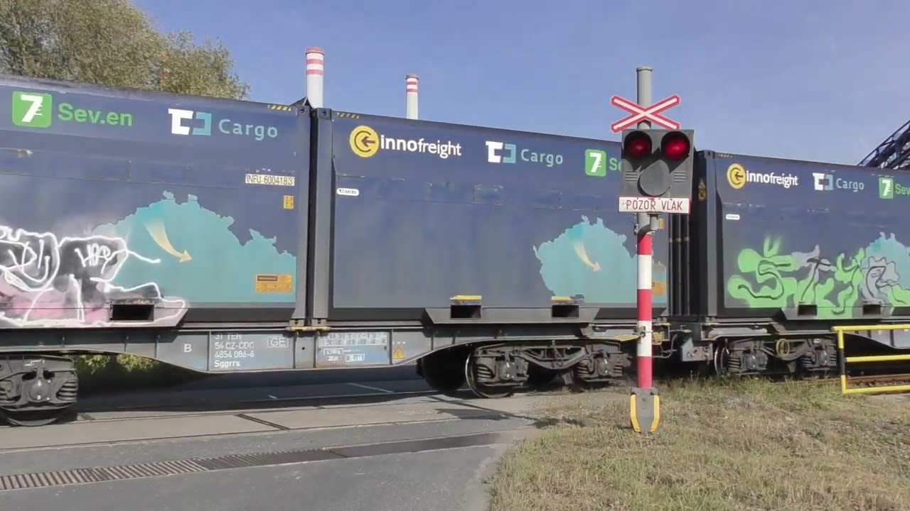 Železniční přejezd Elektrárna Počerady (vlečka) (CZ) - 11.10.2023 / Railroad crossing