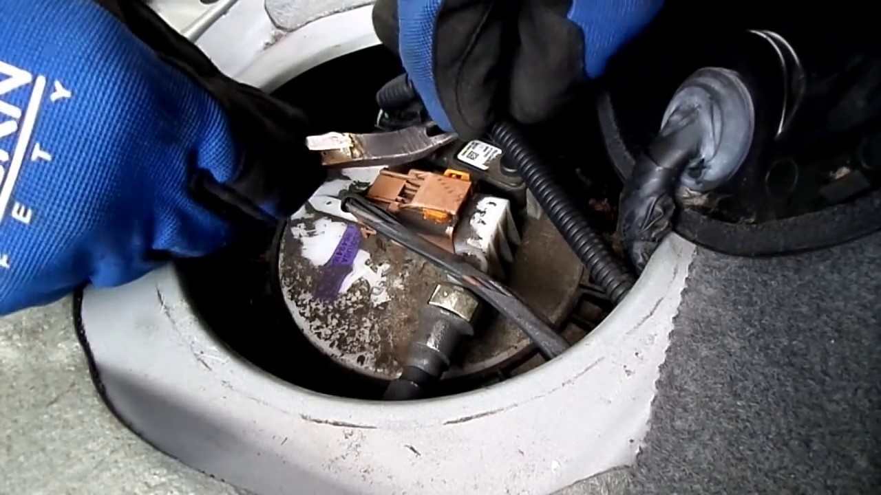 Снятие топливного насоса Chevrolet Aveo
