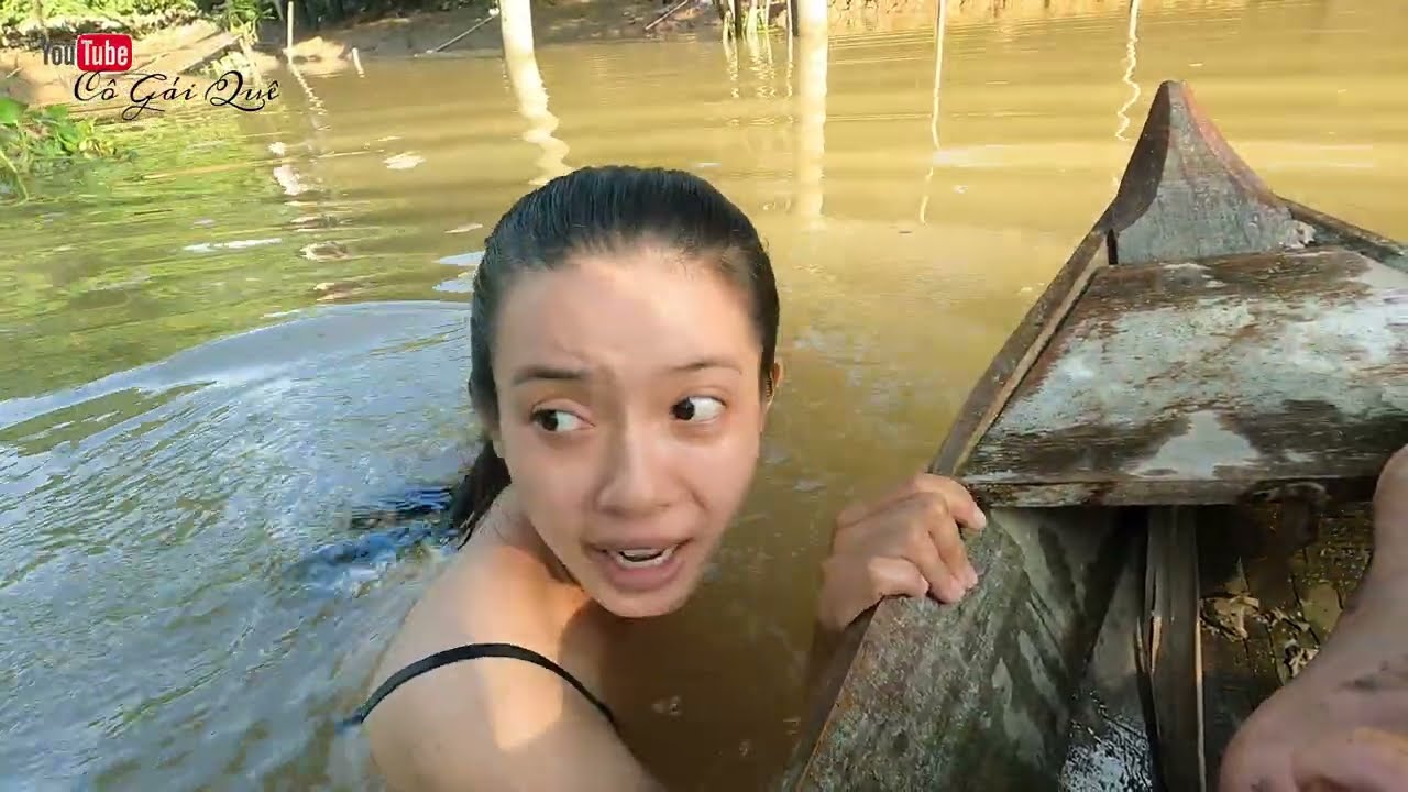 Sáng sớm Cô Gái Quê cùng nhau ra sông thọt hang bắt cá bóng | fishing CGQ 521