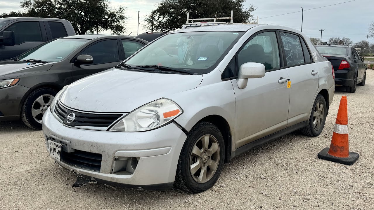 2011 Nissan Versa SL