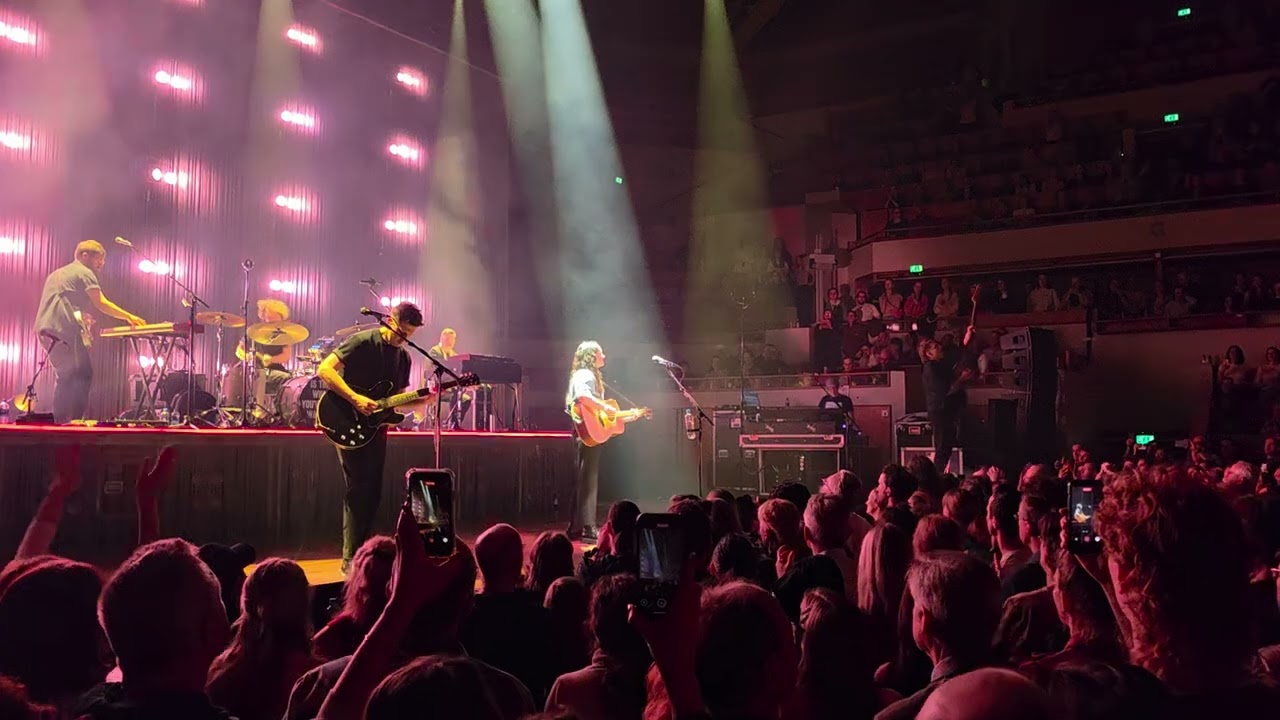 Amy Macdonald - Let's Start a Band - TivoliVredenburg Utrecht - 24-2-26