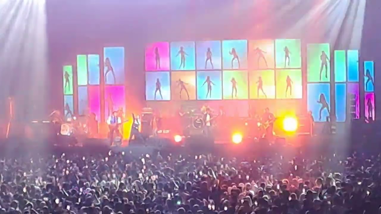 ST12 - Putri Iklan (ST12 Konsert Reunion / 20 Tahun Charly Berkarya)