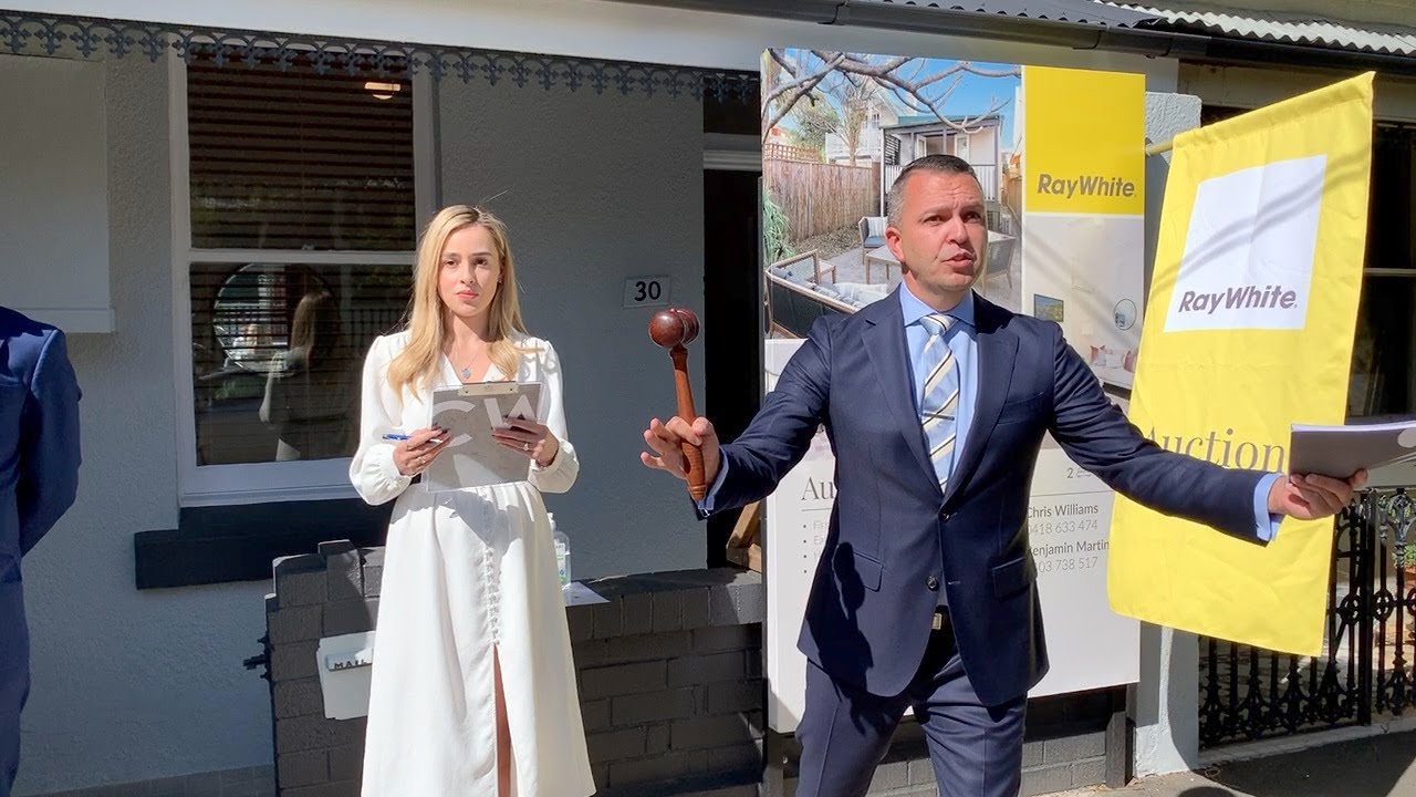 Sydney Auction - 30 Arthur St, Balmain - Clarence White Auctioneer