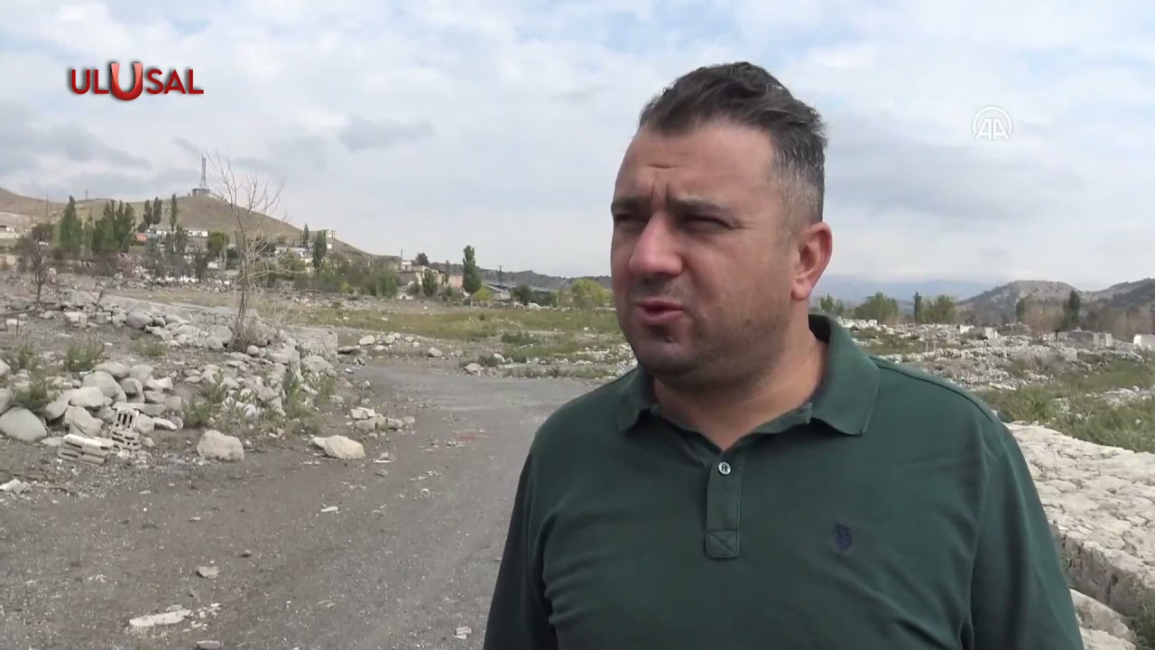 Sular çekildi köy gün yüzüne çıktı