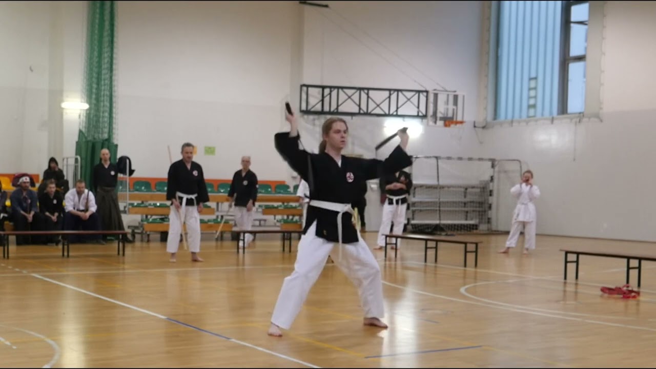 Nihon nunchaku ichi (kata dwoma nunchaku)- sempai Łukasz Pomocnik