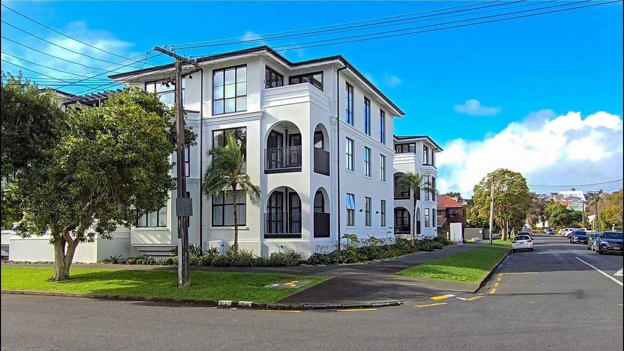 Suburban Street Walk - Mission Bay New Zealand