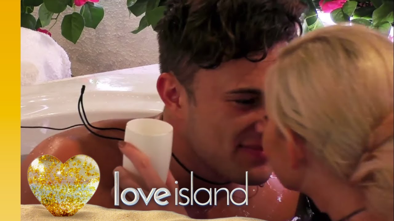 Amy and Curtis Get Steamy in the Hideaway | Love Island 2019