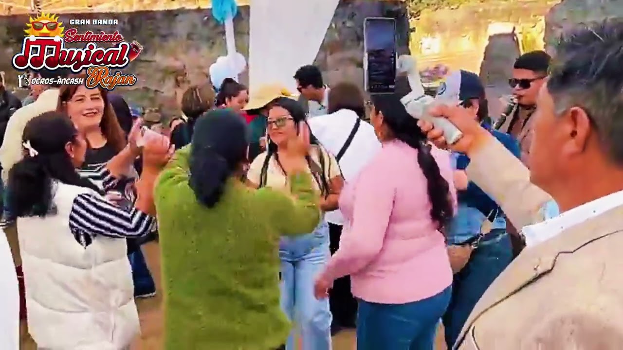 Gran BANDA SENTIMIENTO MUSICAL RAJÀN - Mix de huaynitos bailables 