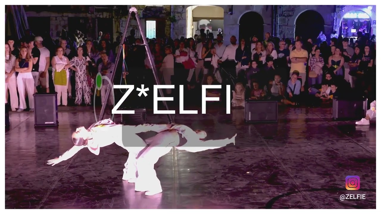2025. Zelfie.  