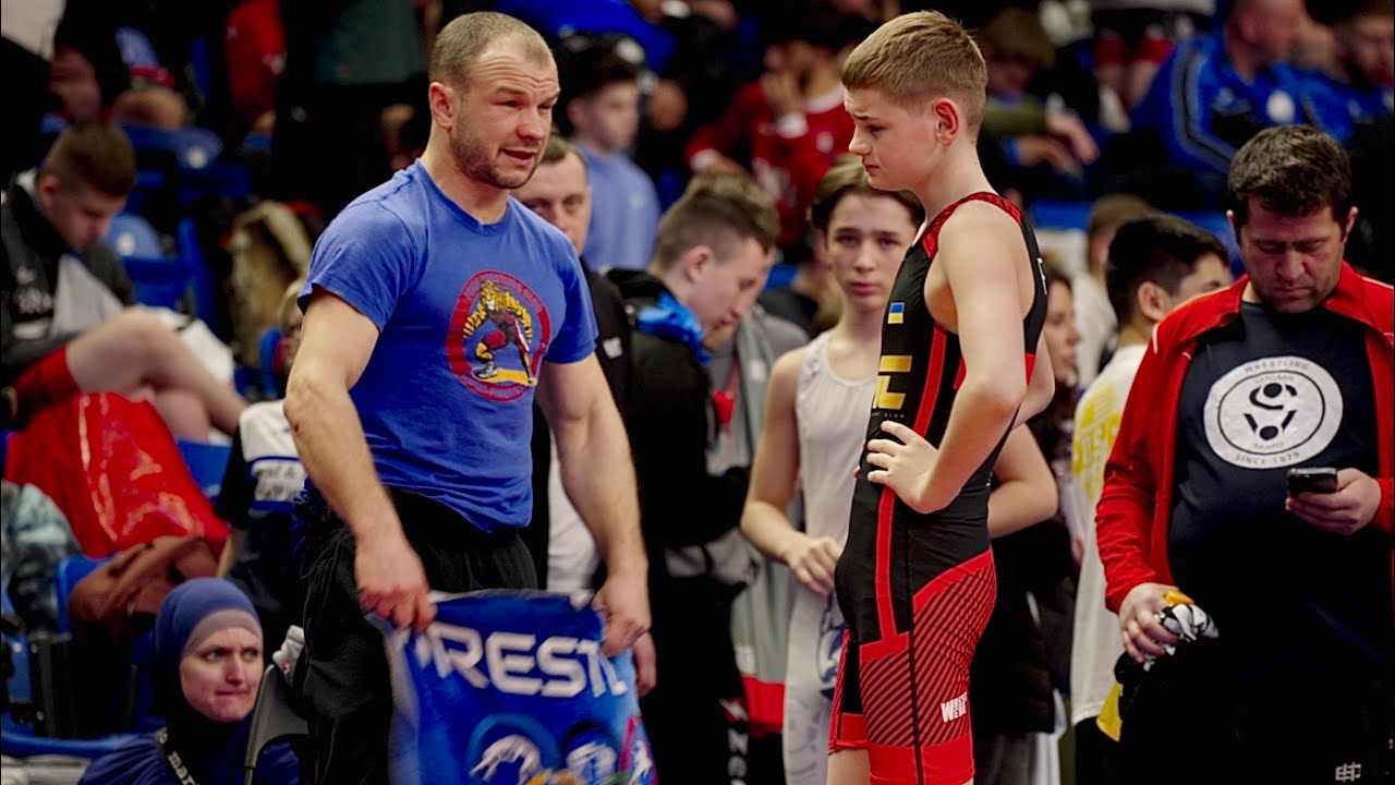 U15 Illya Partsev (UKR) vs Mohmad Khasboulatov (FRA) 48kg. Freestyle boys youth wrestling. B-cam-man