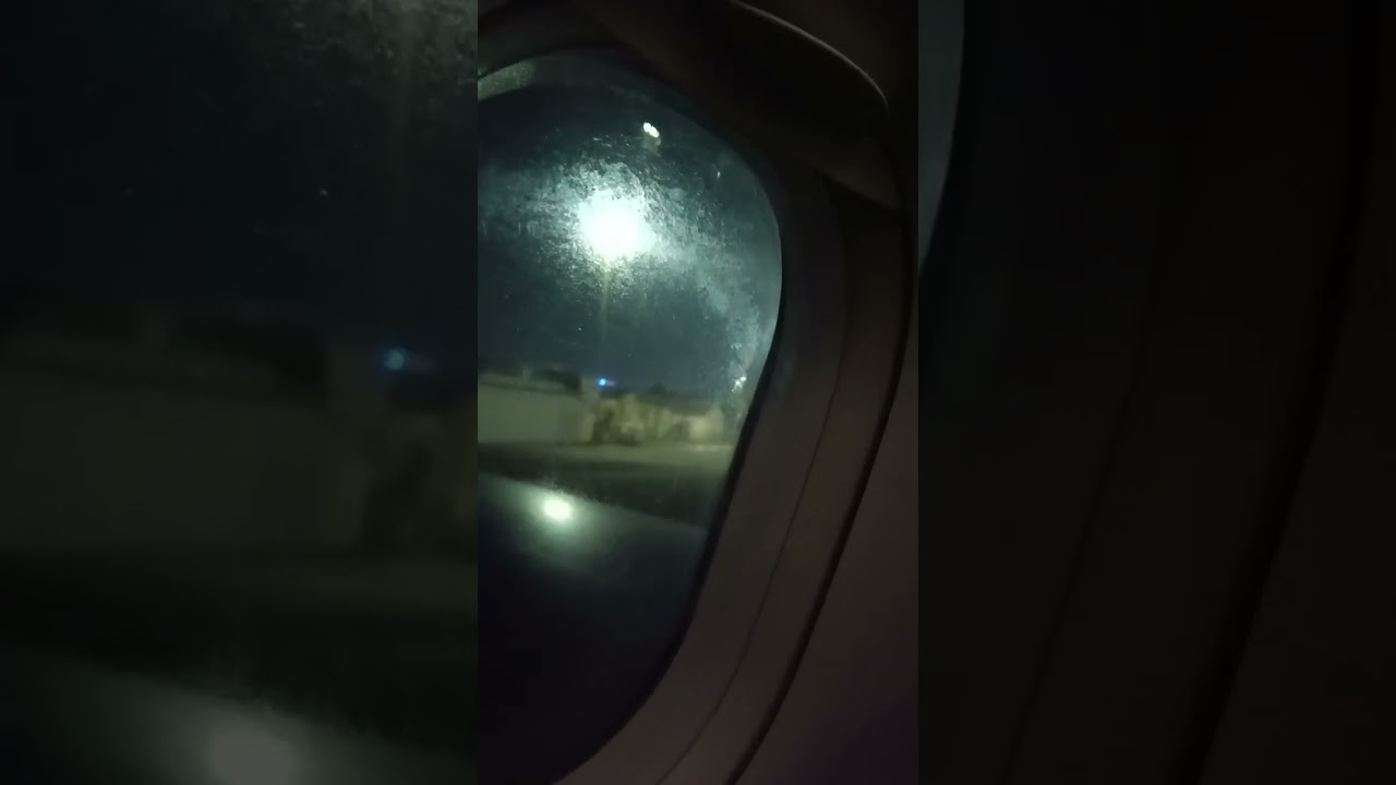 Indigo flight landing in amendabad airport night seen mumbai to amendabad indigo flight jarni 
