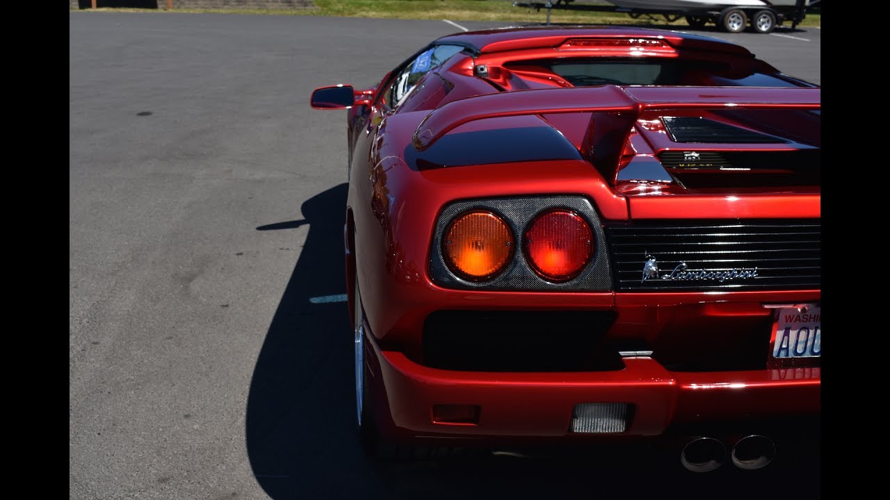 Spotted: Lamborghini Diablo Roadster VT Momo Edition