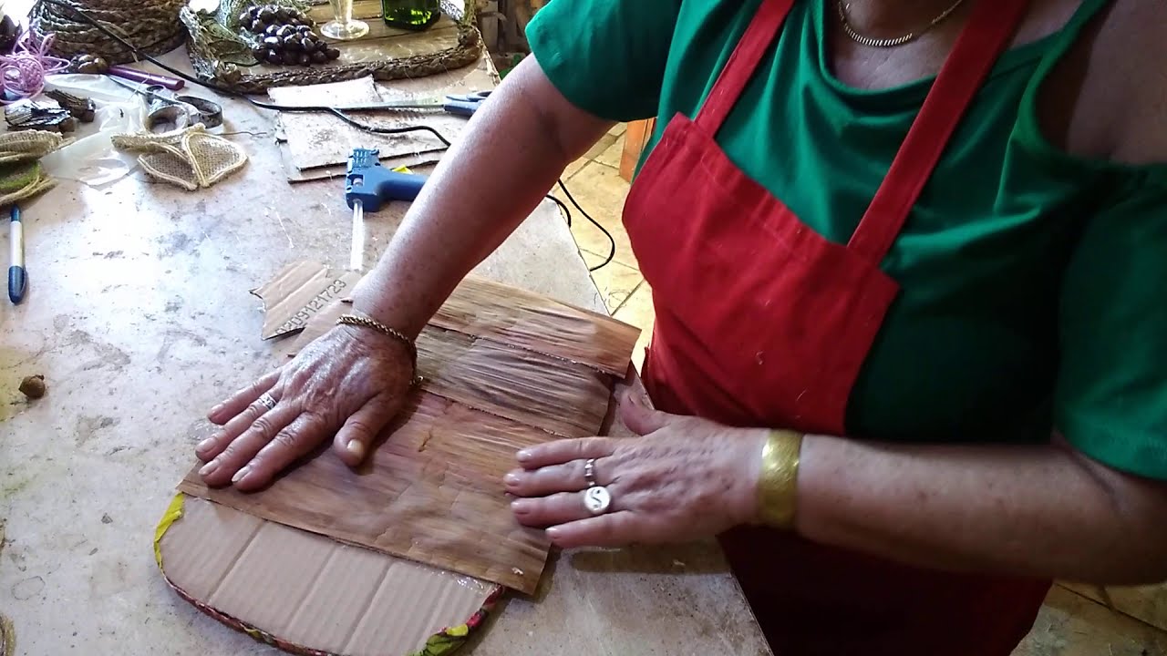 bandejas de cafe e vinho usando apenas papelao e fibra de bananeira  2 parte