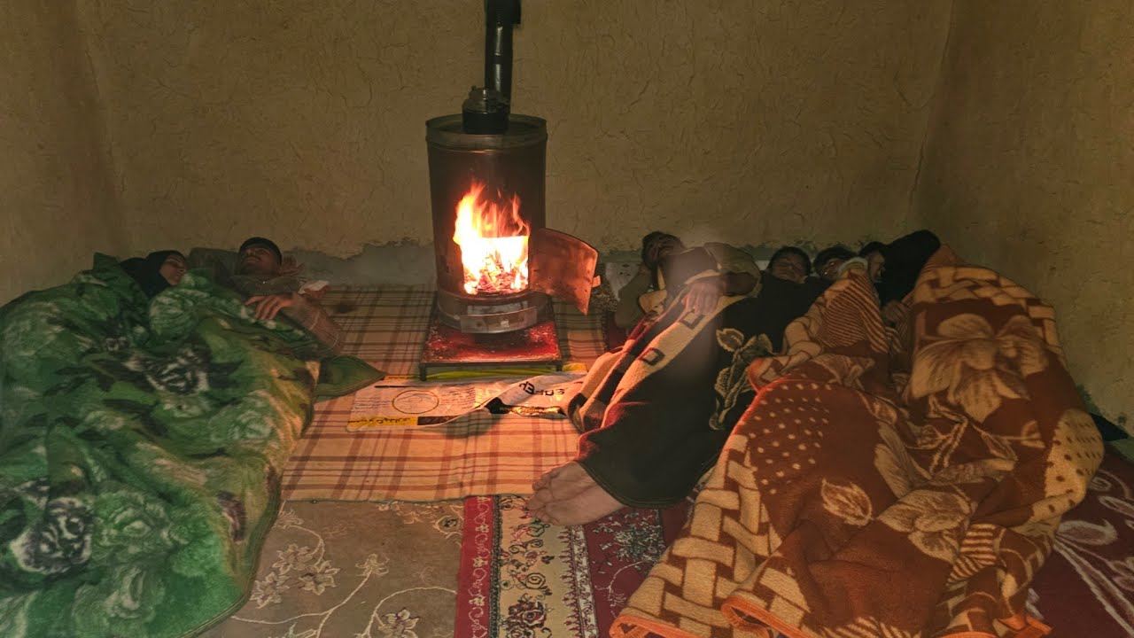 🌃Nomadic life: ⛈️🏡A rainy night and spending the first night in a cozy mountain hut🏔🌧