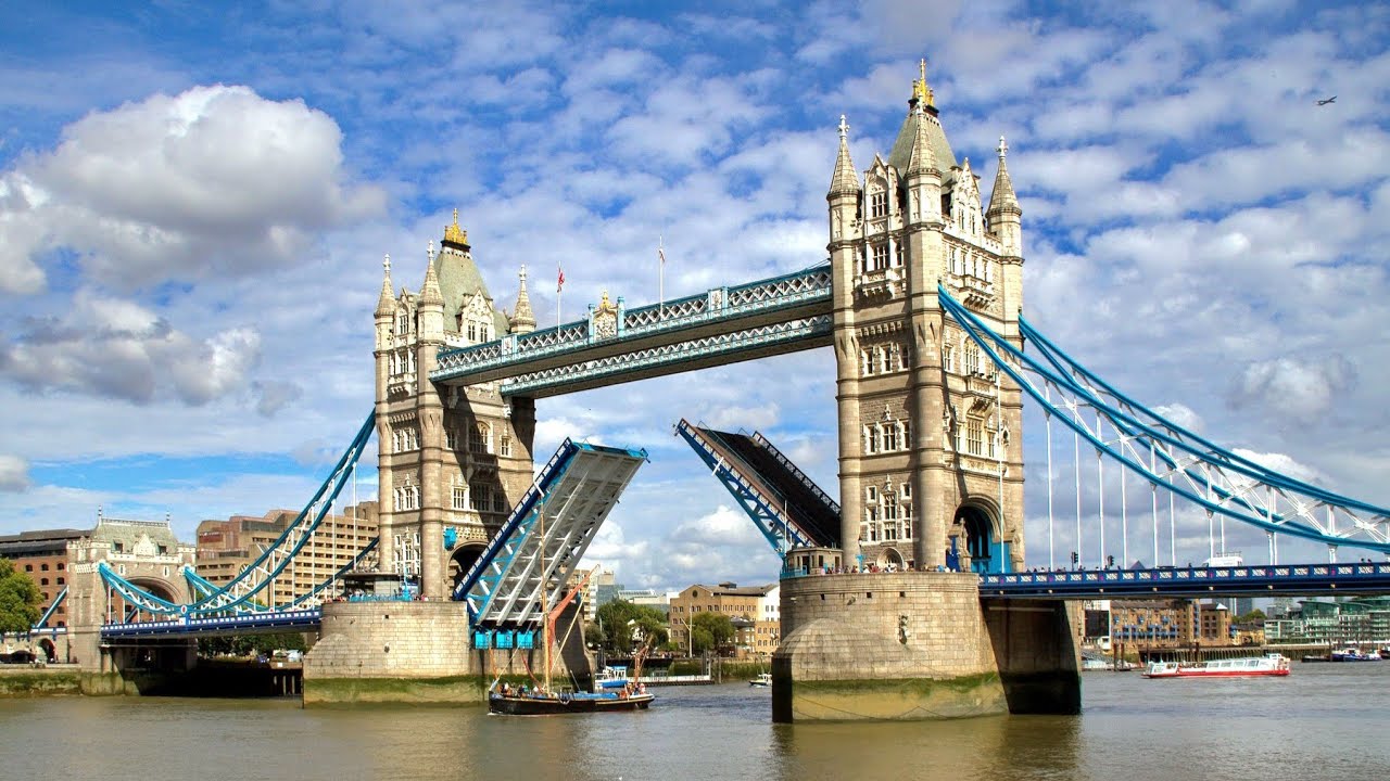 London Walking Tour: Explore Tower Bridge in Stunning 4K