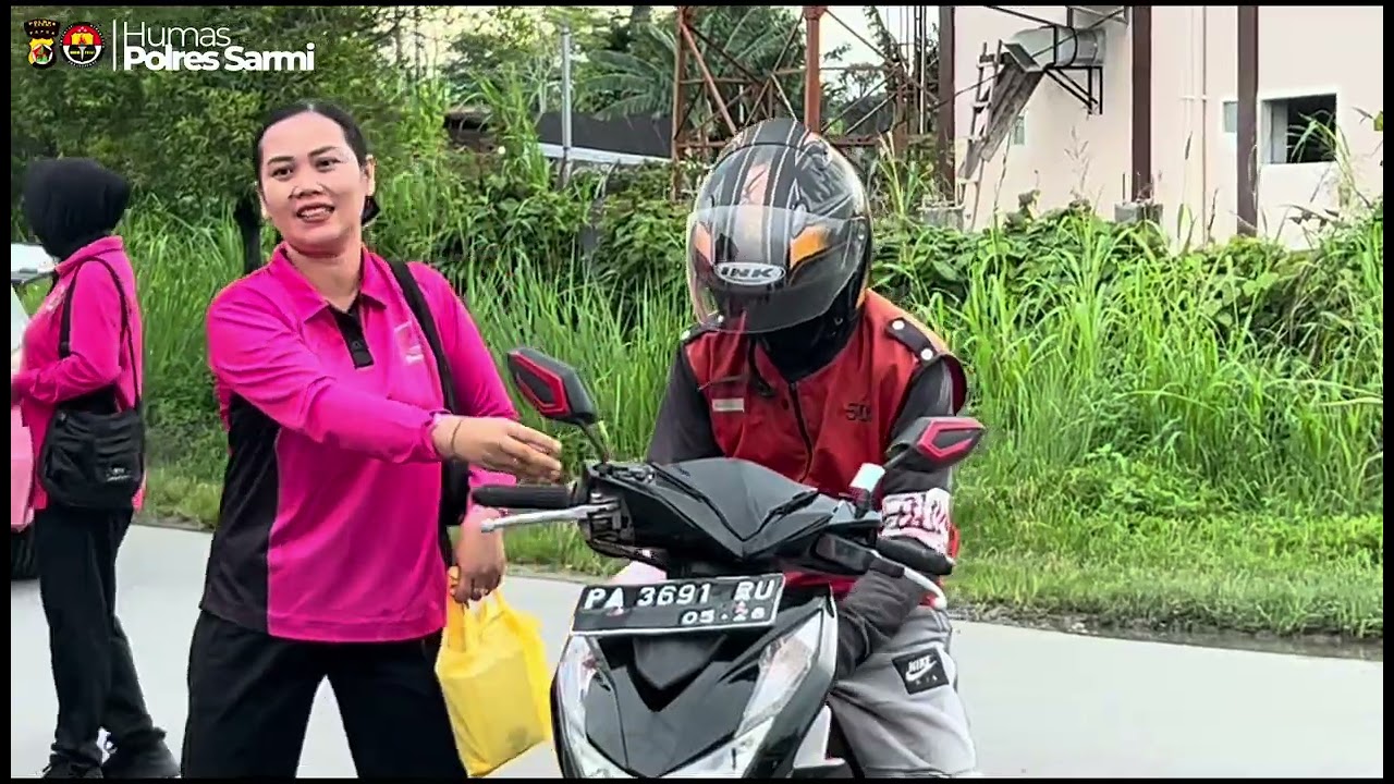Pembagian Takjil Sat Lantas Polres Sarmi