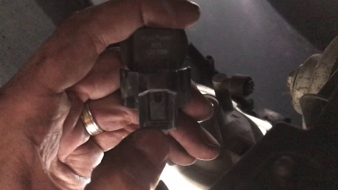 How to change Fog light in Mazda 3 03-08