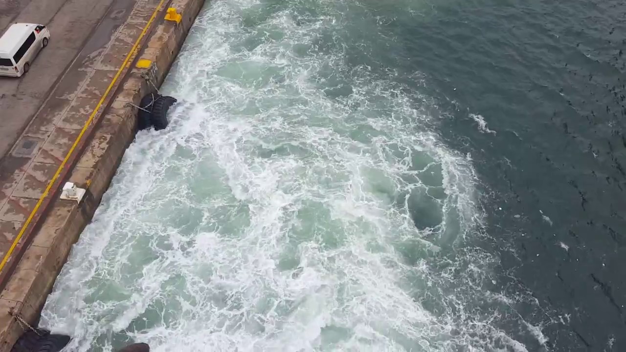 MSC Sinfonia leaving port propeller wash 1