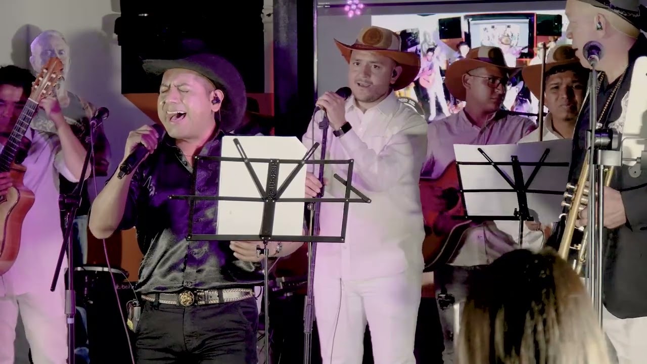 Amadeus - En Concierto - Me Vas A Extrañar/Le Hace Falta Un Beso