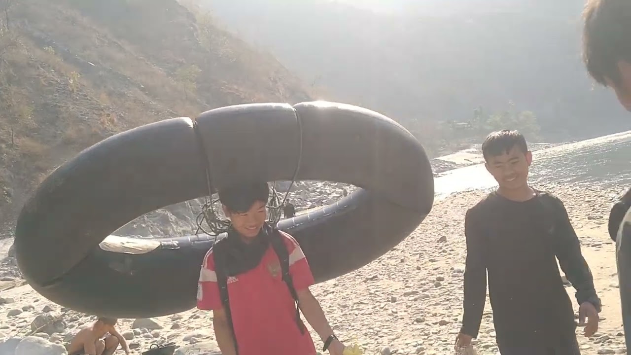 Local fishing in NEPAL (location Jortighat, the confluence of the Sunkosi Dudhkosi river)