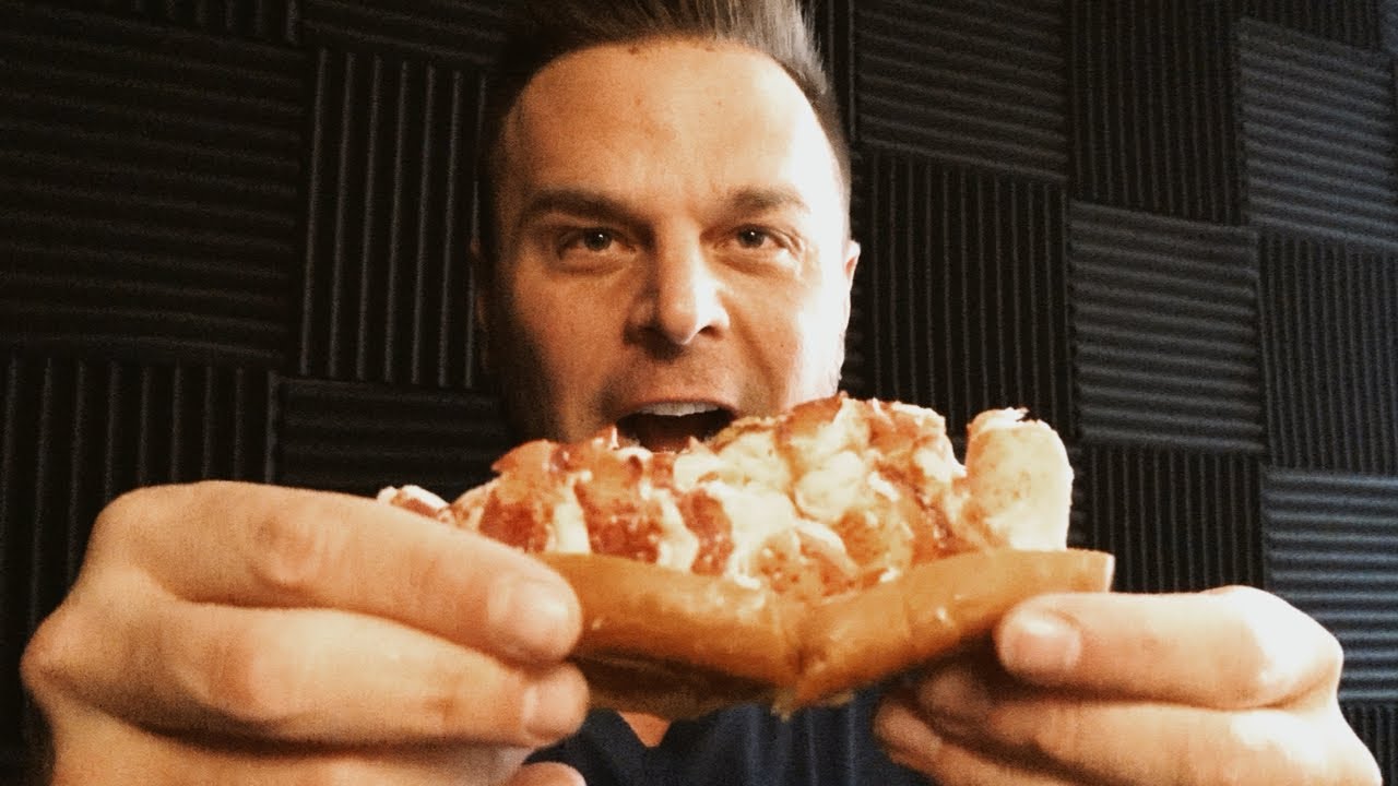 Iconic Foods: Maine’s #1 Ranked Lobster Roll - McLoon’s Lobster (Goldbelly)