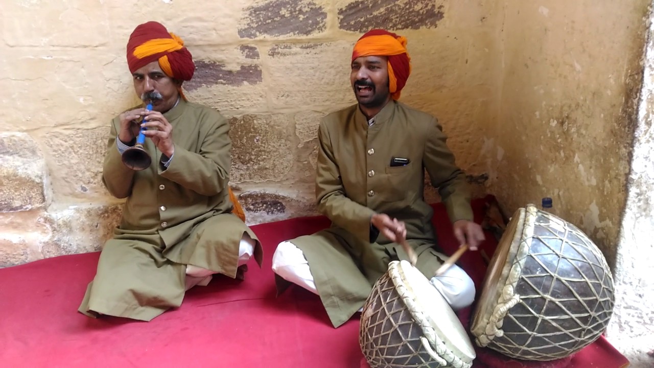 mehrangarh fort.. wonderful  folk song and drums playing...!