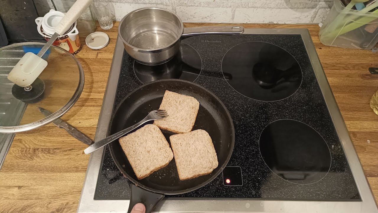 Семейный блог Отца и сына заграницей.Готовлю гренки для дочки