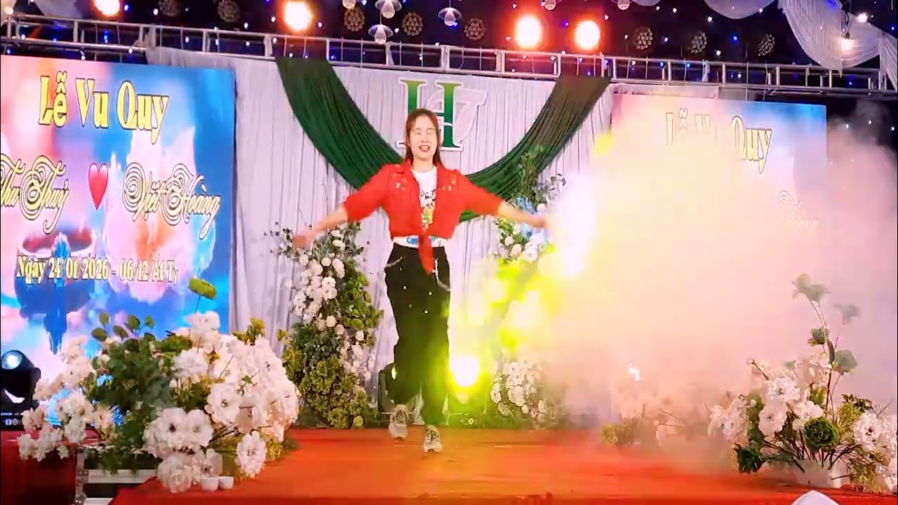 NGÂN HÀ NHẢY ZUMBA CHA CHA NGẪU HỨNG ĐÁM CƯỚI  // NHẠC HÓT TIKTOK