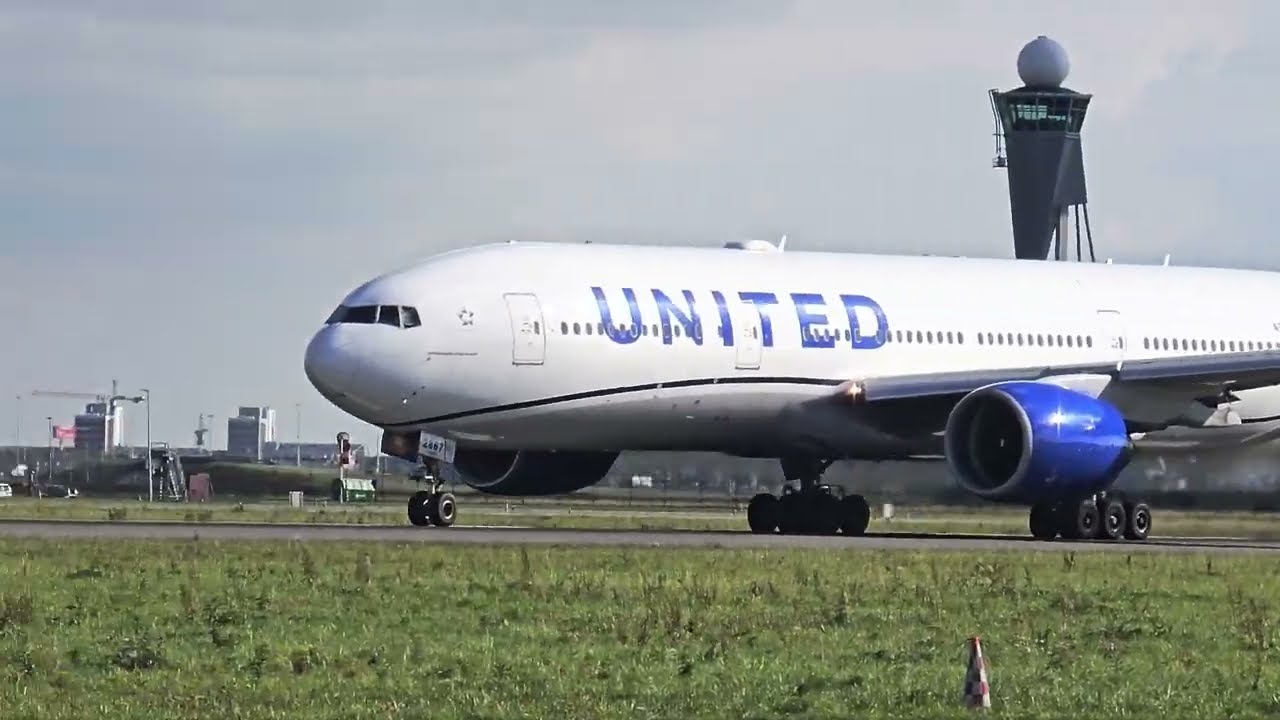 United Airlines Boeing 777-222(ER) Beautiful Takeoff | AMS to SFO