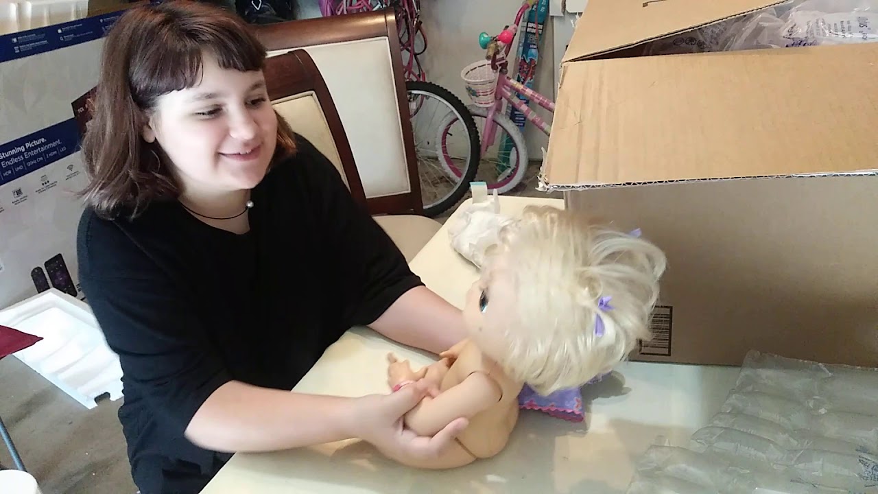 Box opening of the 2006 soft face Baby Alive!