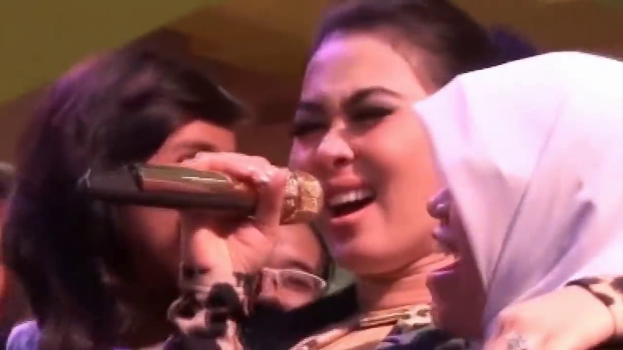 Syahrini Semua Karena Cinta (Acara Launching Album) Nyanyi Bareng PLC