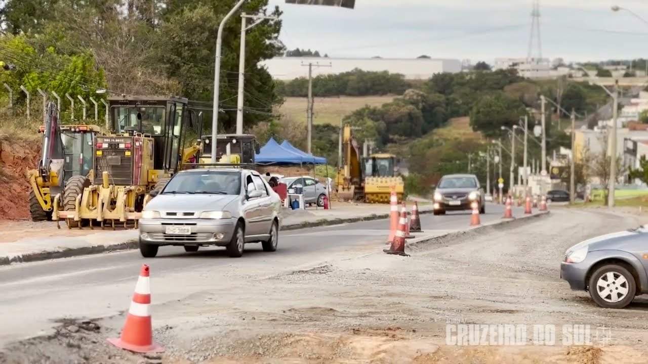 Obras de duplicação da avenida 3 de Março, na região do Alto da Boa Vista, em Sorocaba