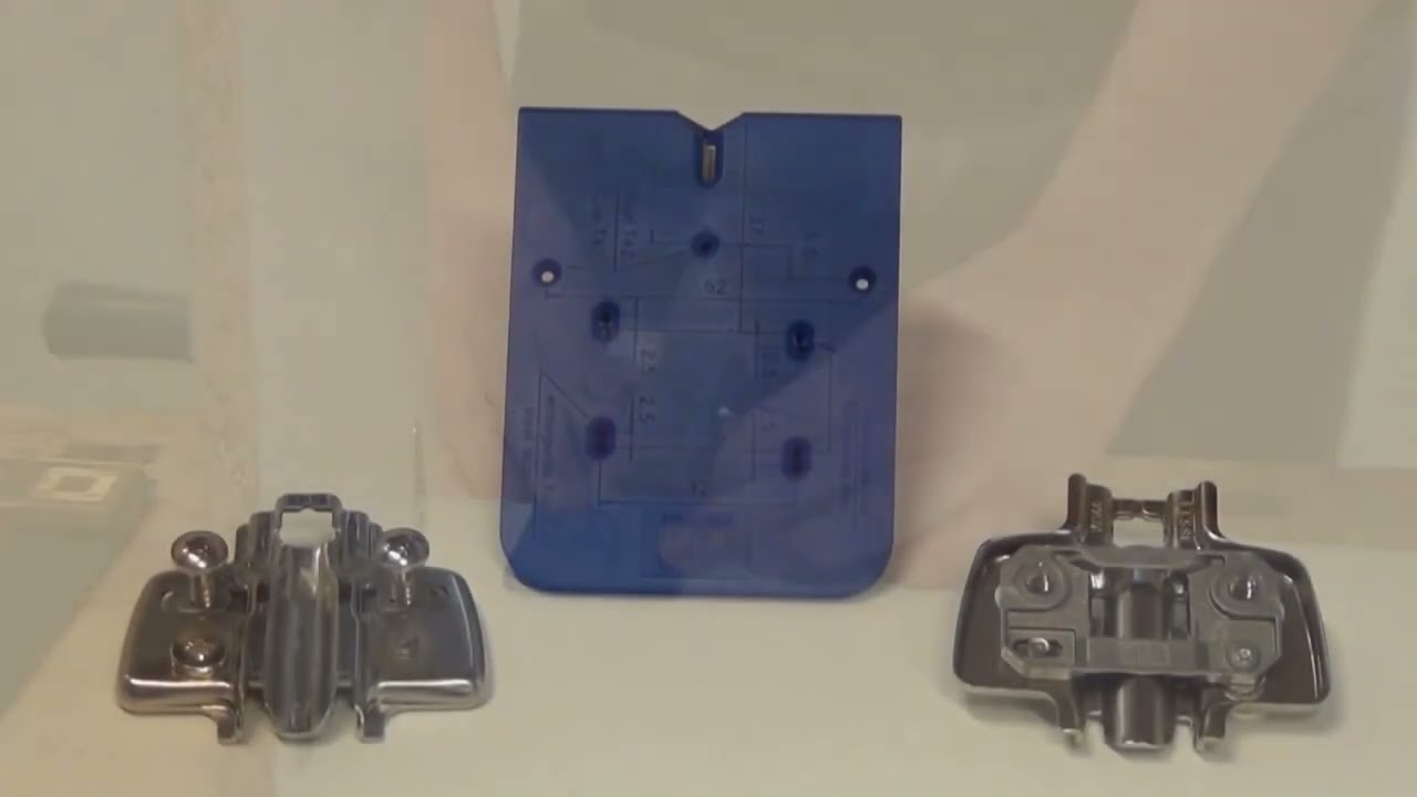 Montage van meuebeslcharnieren met behulp van multiblue boor- en centreermal