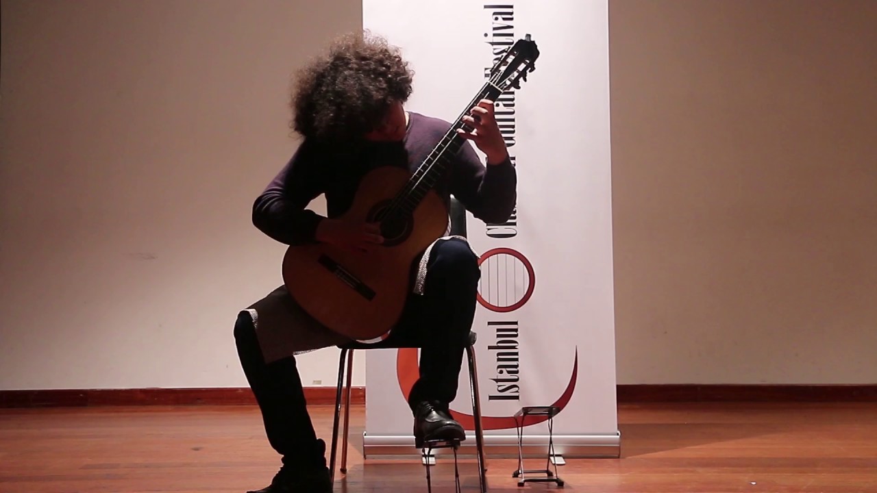 Cem Şivan Ergül plays Prelude and Presto from J.S. Bach Lute Suite 3