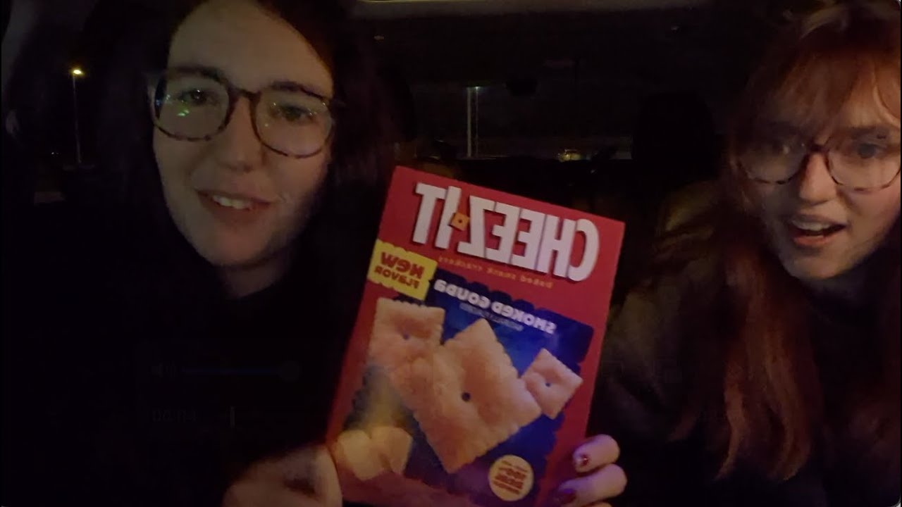 Trying Smoked Gouda Cheez-Its