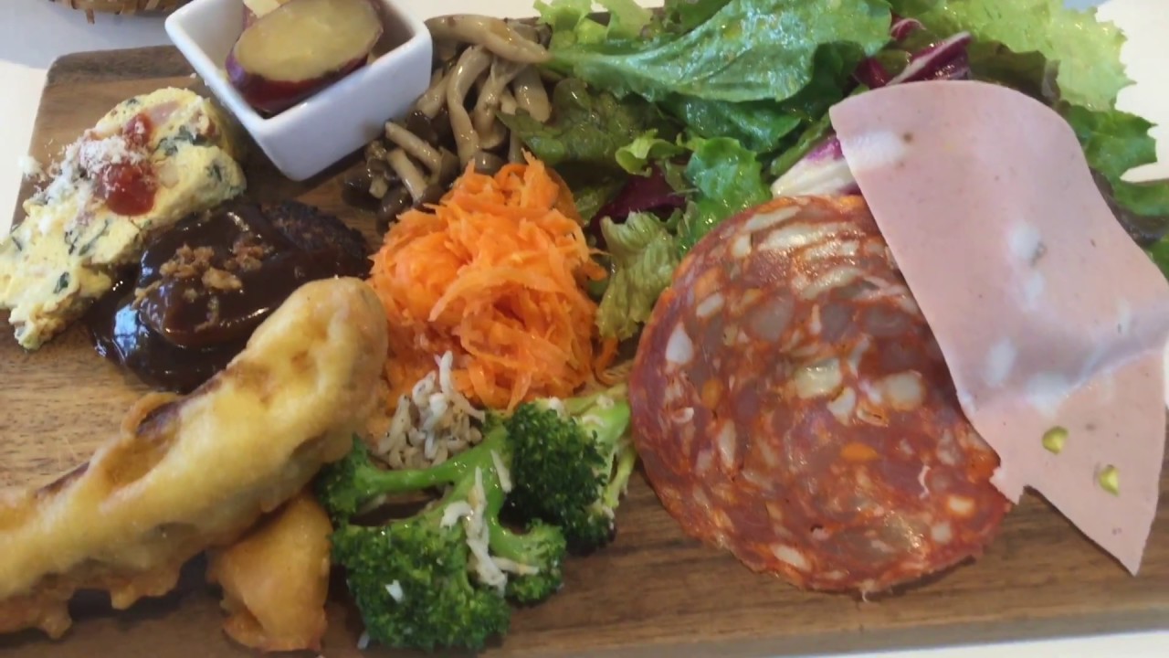 The Roaf Cafe ザ・ローフカフェでお得ランチ！パン食べ放題！