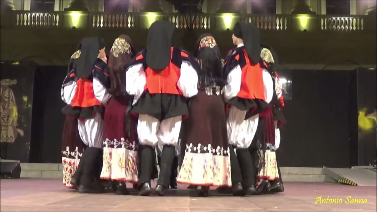 Oliena gruppo folk Battos Moros