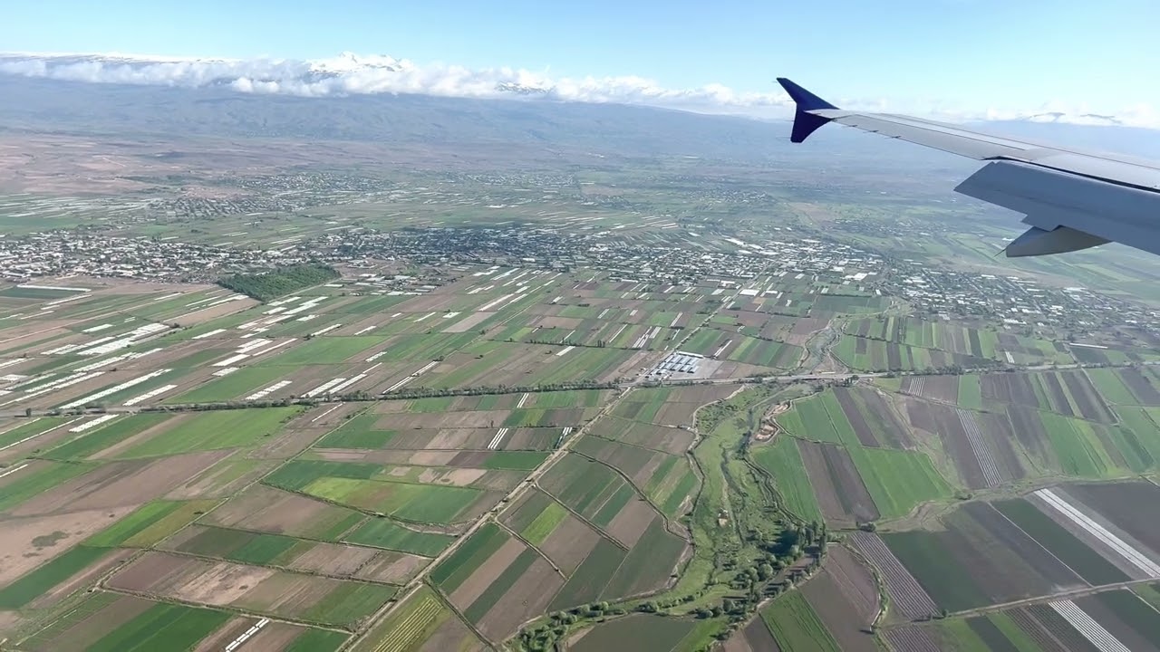 Airbus A320 :: Landing at Zvartnots International Airport (UDYZ)
