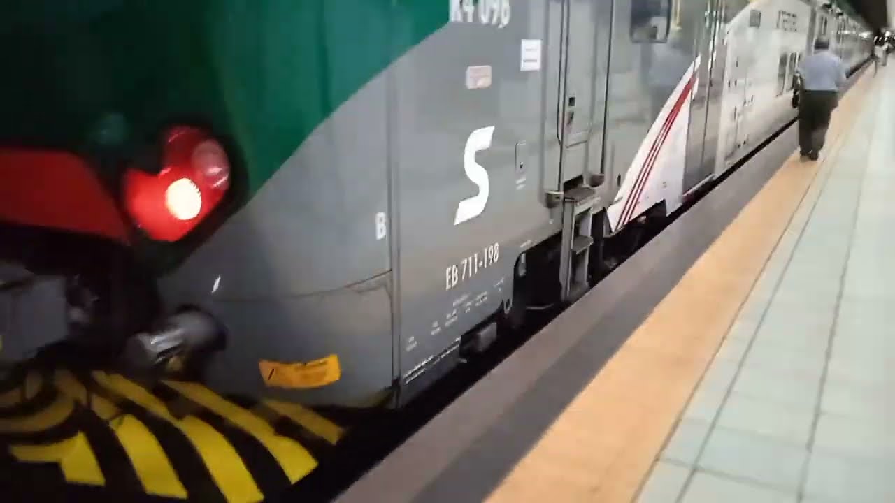 ARRIVI e PARTENZE alla stazione di MILANO LANCETTI